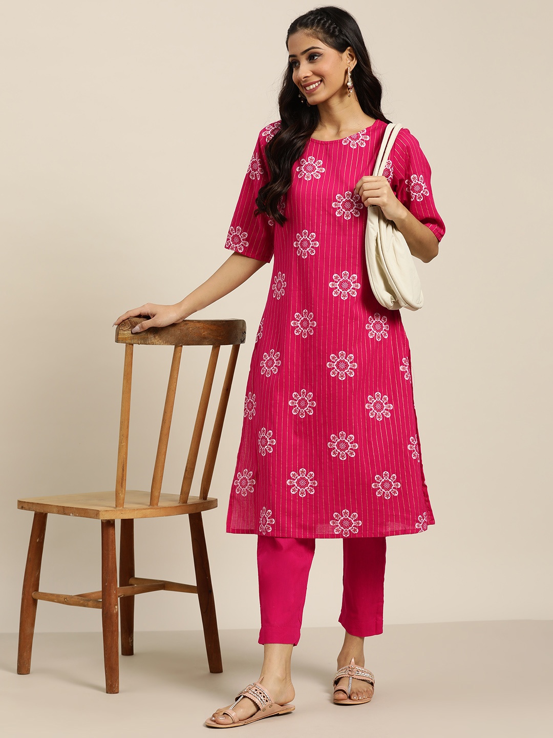 Sangria Women Fuchsia Pink & White Floral Printed Pure Cotton Kurta with Trousers
Sangria Women Fuchsia Pink & White Floral Printed Pure Cotton Kurta with Trousers