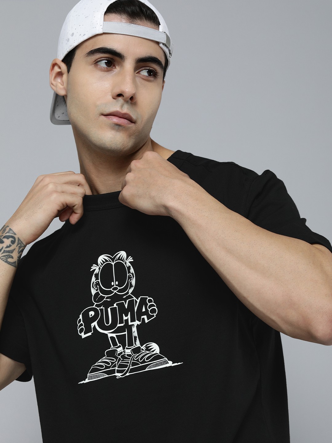 Puma x Garfield Men Black Garfield Humour & Comic Extended Sleeves Relaxed Fit T-shirt
Puma x Garfield Men Black Garfield Humour & Comic Extended Sleeves Relaxed Fit T-shirt