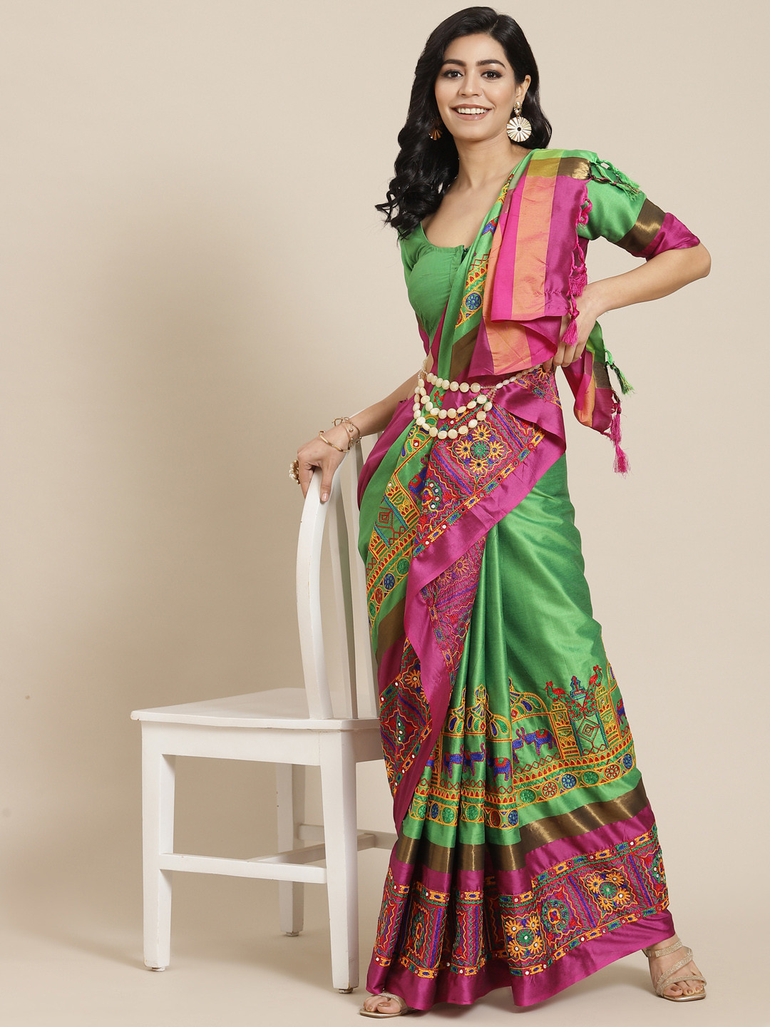 SERONA FABRICS Green & Pink Embroidered Silk Cotton Saree 
SERONA FABRICS Green & Pink Embroidered Silk Cotton Saree