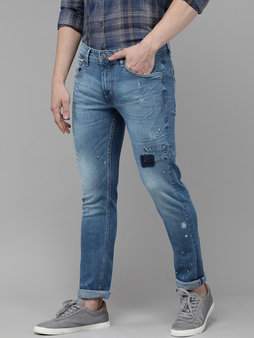 Voi Jeans Men Blue Skin Tight Skinny Fit Mildly Distressed Light Fade Stretchable Jeans
Voi Jeans Men Blue Skin Tight Skinny Fit Mildly Distressed Light Fade Stretchable Jeans