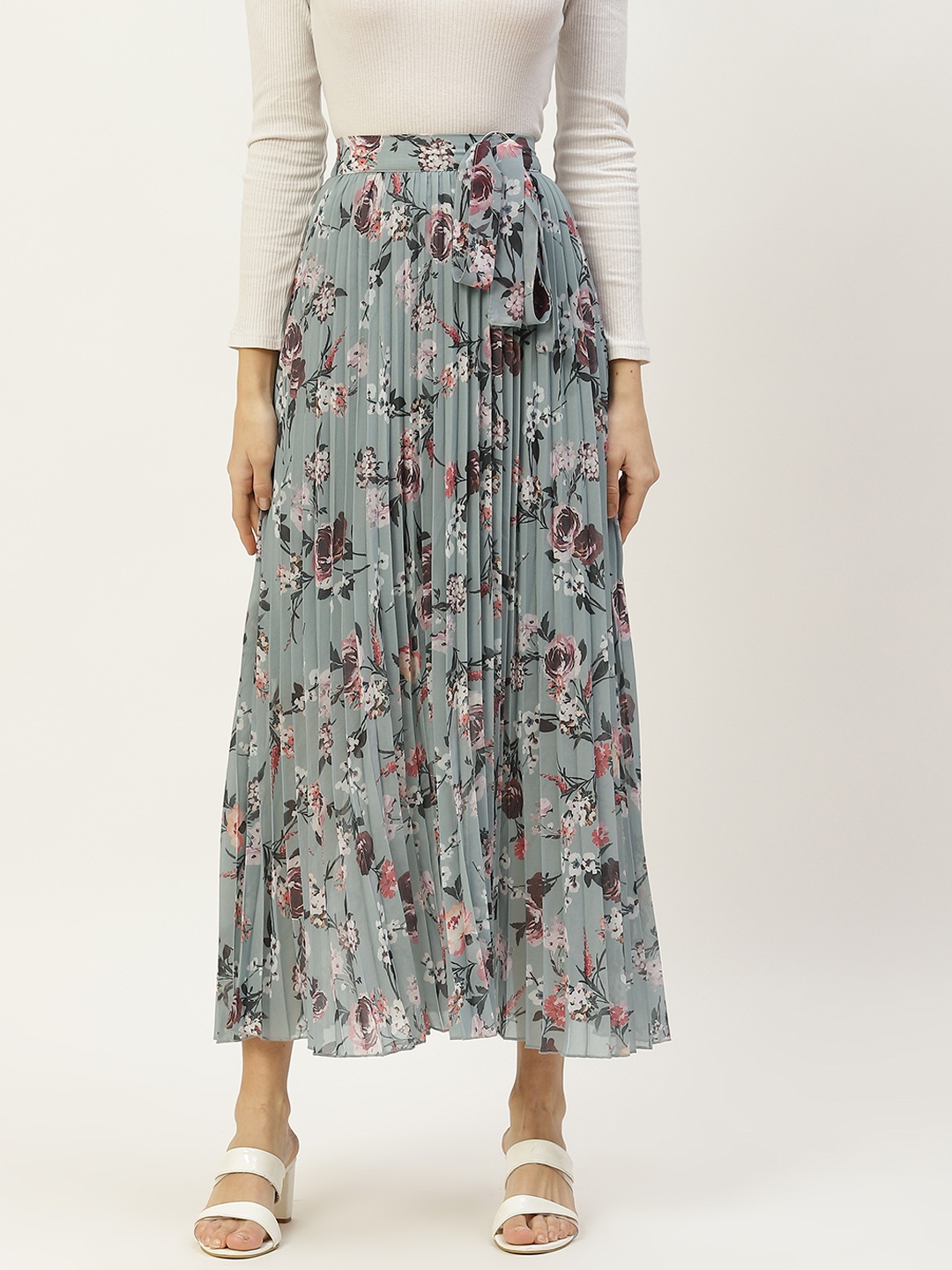 Off label Women Grey with a tinge of Blue & White Accordion Pleated Flared Belted Skirt
Off label Women Grey with a tinge of Blue & White Accordion Pleated Flared Belted Skirt