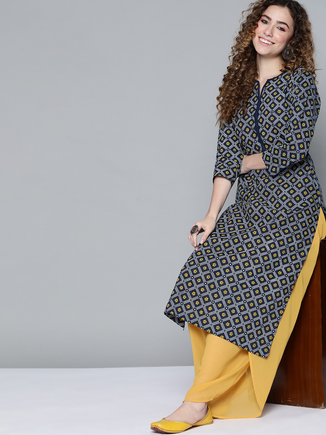 HERE&NOW Women Navy Blue & White Floral Printed Pure Cotton Straight Kurta with Round Neck
HERE&NOW Women Navy Blue & White Floral Printed Pure Cotton Straight Kurta with Round Neck