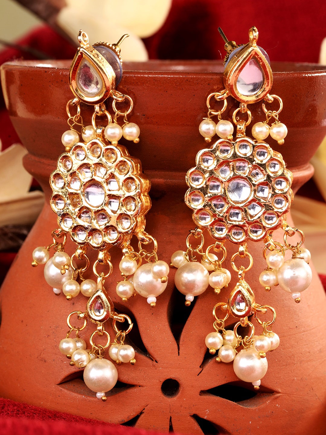 Saraf RS Jewellery Gold-Plated Kundan Studded & Pearl Beaded Contemporary Drop Earrings
Saraf RS Jewellery Gold-Plated Kundan Studded & Pearl Beaded Contemporary Drop Earrings