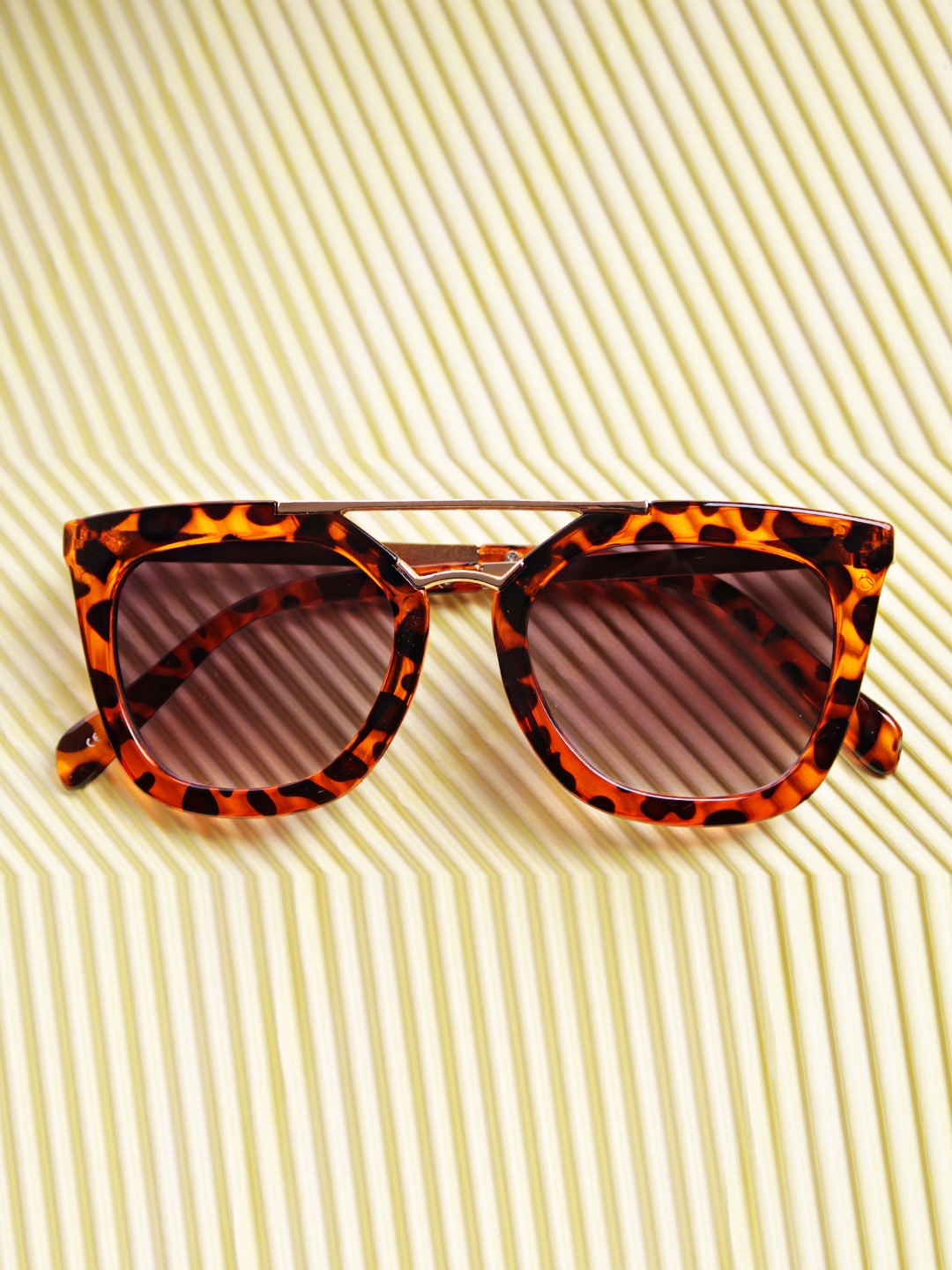 DukieKooky Kids Purple Lens & Brown Wayfarer Sunglasses with UV Protected Lens DKSG341D
DukieKooky Kids Purple Lens & Brown Wayfarer Sunglasses with UV Protected Lens DKSG341D