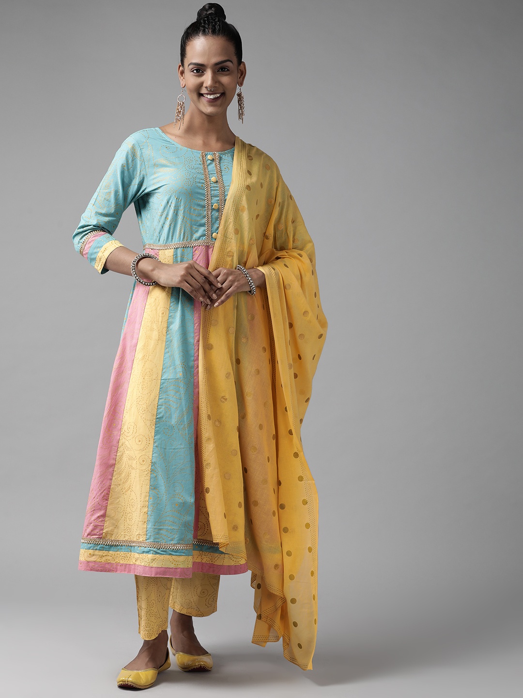 Yufta Women Green Bandhani Printed Panelled Gotta Patti Pure Cotton Kurta with Trousers & With Dupatta
Yufta Women Green Bandhani Printed Panelled Gotta Patti Pure Cotton Kurta with Trousers & With Dupatta