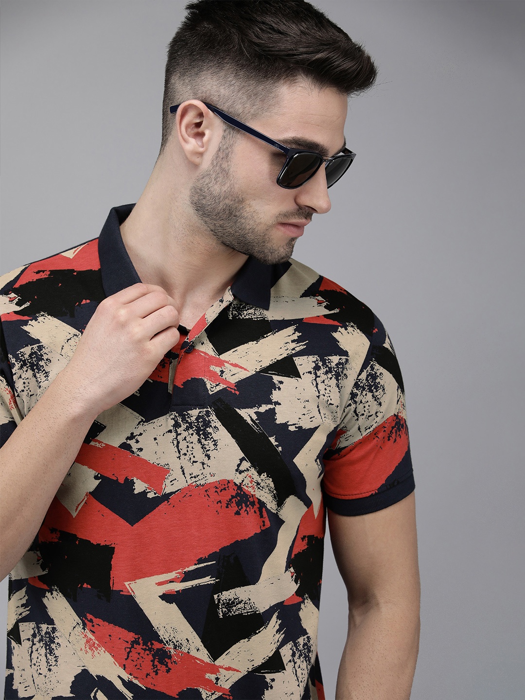 BEAT LONDON by PEPE JEANS Men Red & Navy Blue Printed Polo Collar Pure Cotton T-shirt
BEAT LONDON by PEPE JEANS Men Red & Navy Blue Printed Polo Collar Pure Cotton T-shirt