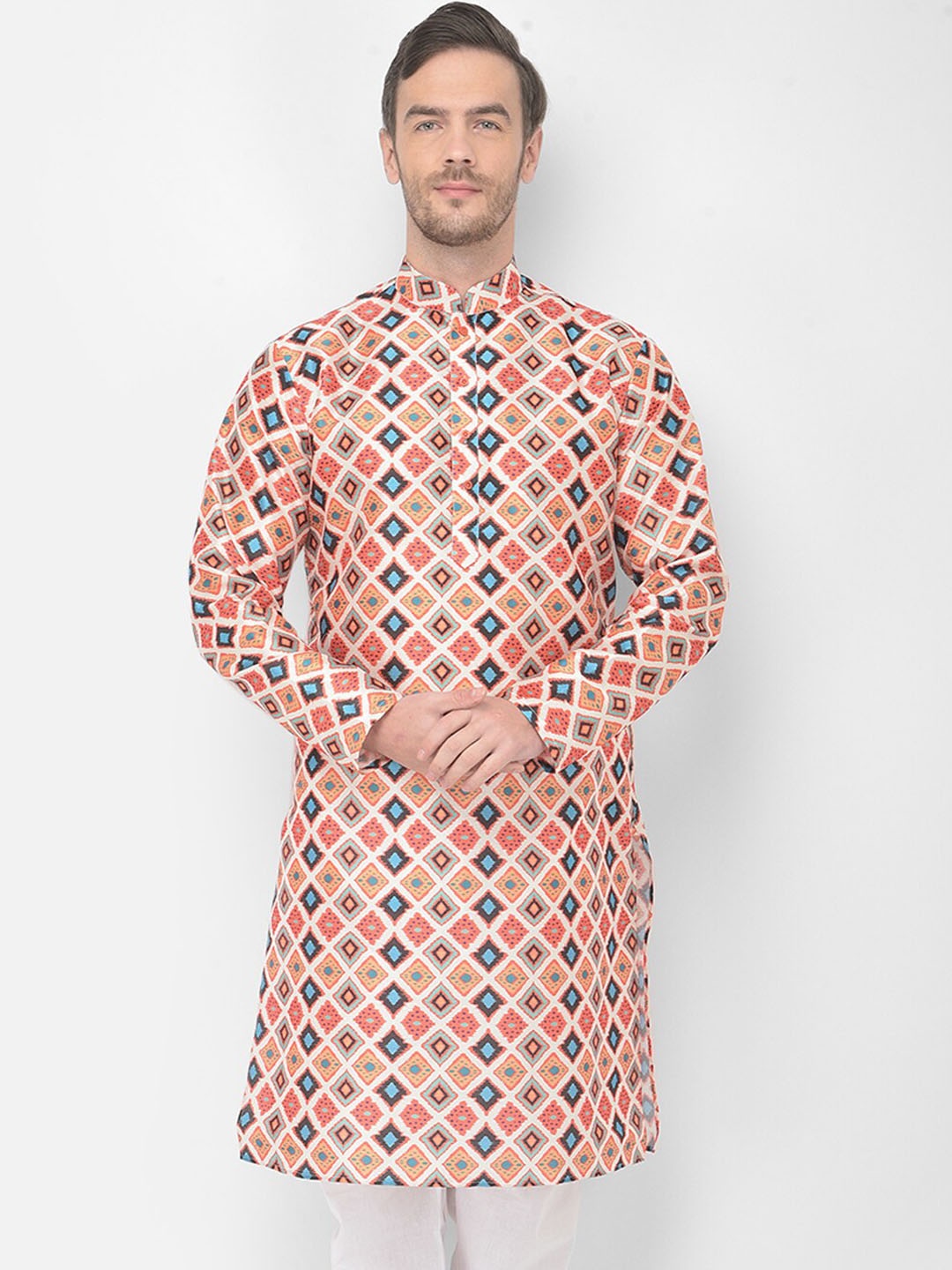 SG LEMAN Men Off White & Peach-Coloured Geometric Printed Thread Work Raw Silk Kurta
SG LEMAN Men Off White & Peach-Coloured Geometric Printed Thread Work Raw Silk Kurta