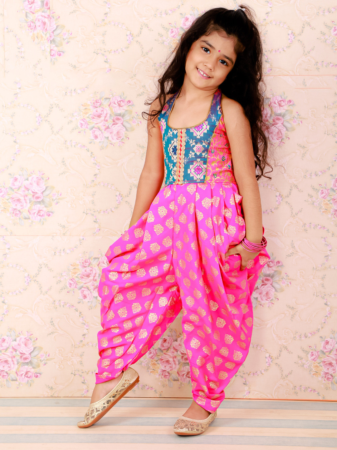 Twisha Girls Pink & Golden Halter Neck Dhoti Style Jumpsuit 
Twisha Girls Pink & Golden Halter Neck Dhoti Style Jumpsuit