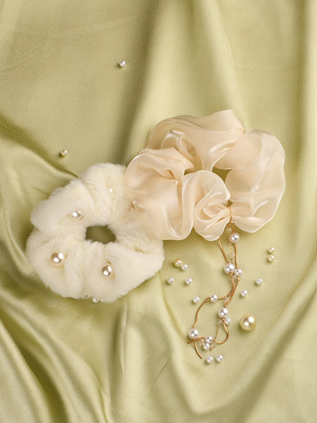 Lilly & sparkle Women Off-White & Cream-Coloured Set of 2 Pearl Embellished Scrunchies
Lilly & sparkle Women Off-White & Cream-Coloured Set of 2 Pearl Embellished Scrunchies