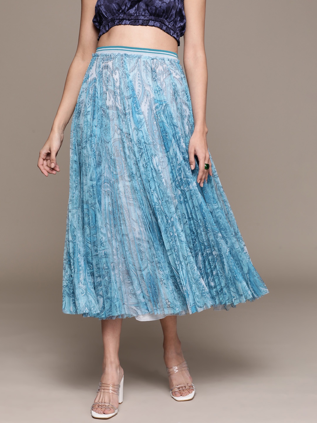 Label Ritu Kumar Blue Ethnic Motifs Print Accordian Pleats Tulle Polyester Flared Skirt
Label Ritu Kumar Blue Ethnic Motifs Print Accordian Pleats Tulle Polyester Flared Skirt