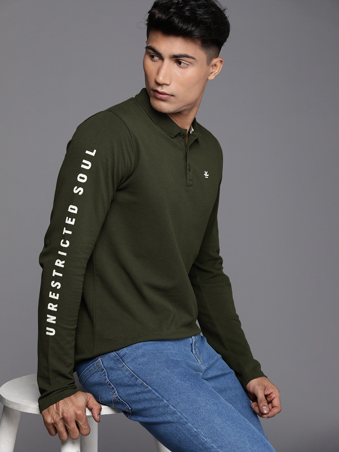WROGN Men Olive Green Solid Polo Collar Pure Cotton Slim Fit T-shirt with Printed Sleeves
WROGN Men Olive Green Solid Polo Collar Pure Cotton Slim Fit T-shirt with Printed Sleeves