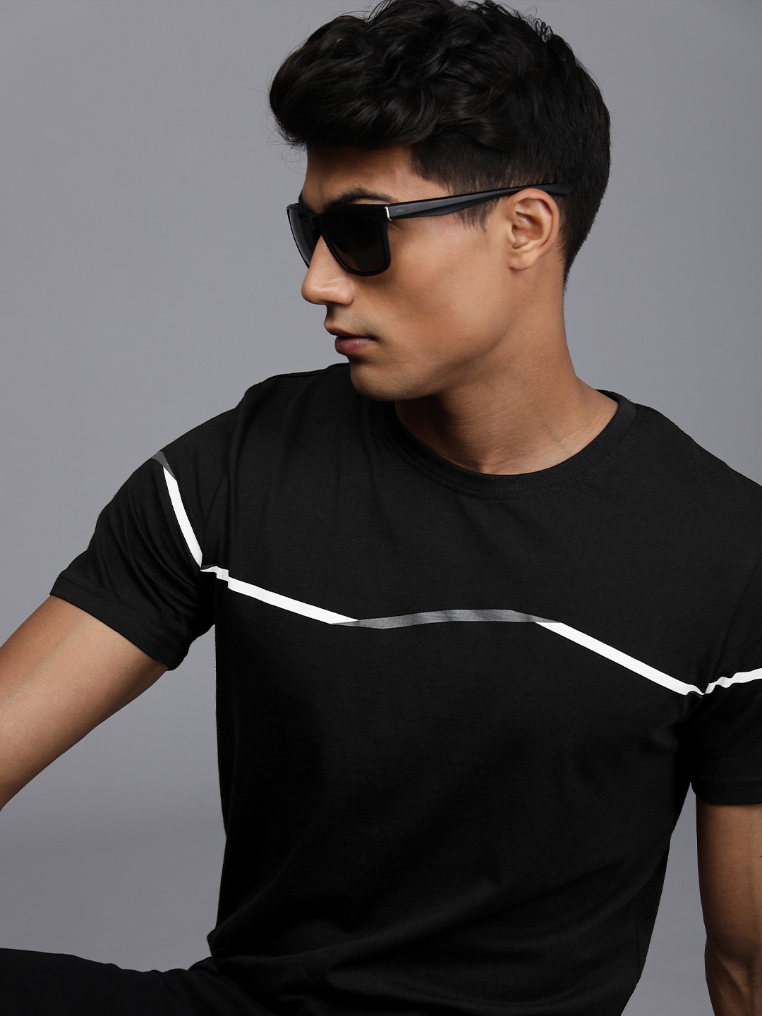 WROGN Men Black Crooked Stripe Round Neck Regular Sleeves Pure Cotton Slim Fit T-shirt
WROGN Men Black Crooked Stripe Round Neck Regular Sleeves Pure Cotton Slim Fit T-shirt