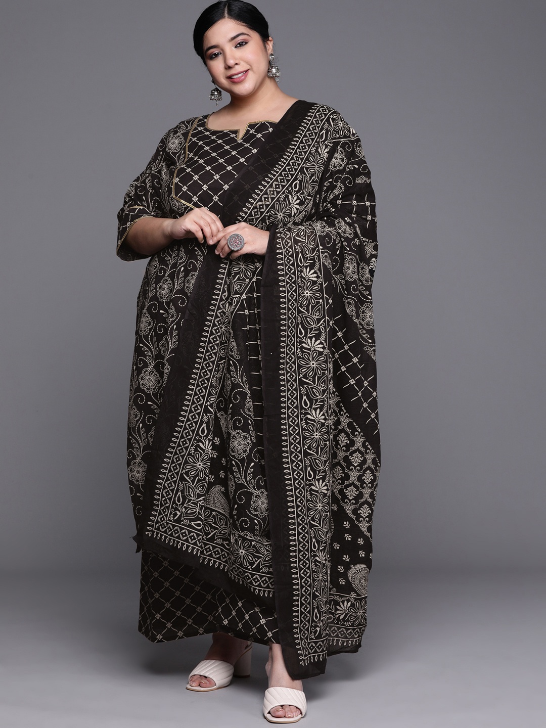 EXTRA LOVE BY LIBAS Women Plus Size Black Printed Kurta with Palazzos & With Dupatta
EXTRA LOVE BY LIBAS Women Plus Size Black Printed Kurta with Palazzos & With Dupatta