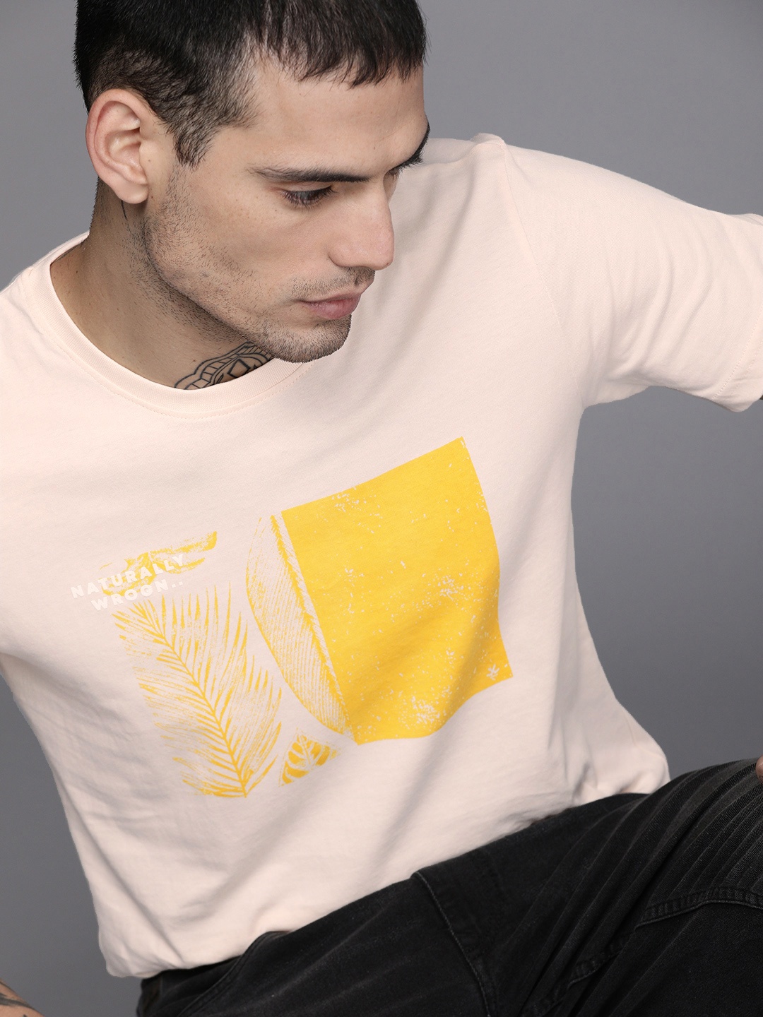 WROGN Men Peach-Coloured & Yellow Printed Tropical Printed Pure Cotton Slim Fit T-shirt
WROGN Men Peach-Coloured & Yellow Printed Tropical Printed Pure Cotton Slim Fit T-shirt