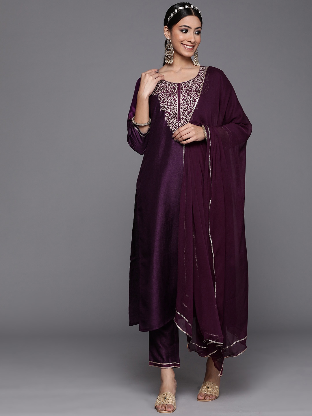 Indo Era Women Burgundy Ethnic Motifs Yoke Design Kurta with Trousers & With Dupatta
Indo Era Women Burgundy Ethnic Motifs Yoke Design Kurta with Trousers & With Dupatta