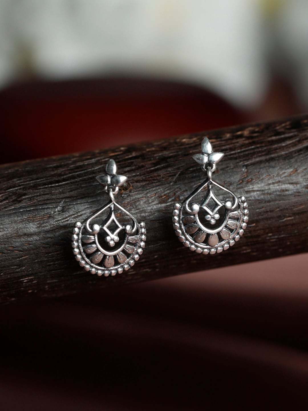 SHEER by Priyaasi 92.5 Sterling Silver-Plated Crescent Shaped Oxidised Drop Earrings
SHEER by Priyaasi 92.5 Sterling Silver-Plated Crescent Shaped Oxidised Drop Earrings