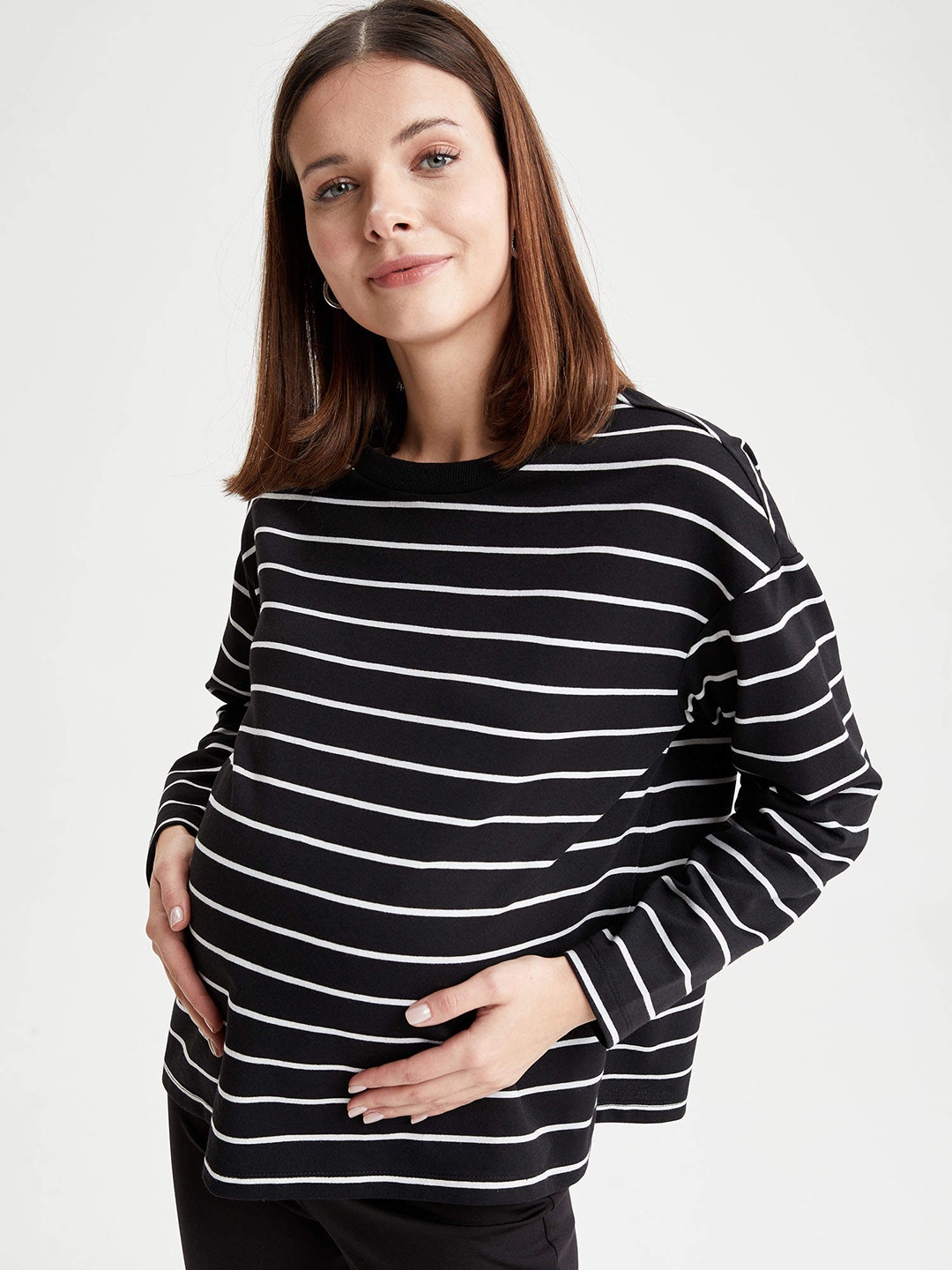 DeFacto Women Black & White Loose Fit Striped Drop-Shoulder Sleeves Maternity T-shirt
DeFacto Women Black & White Loose Fit Striped Drop-Shoulder Sleeves Maternity T-shirt