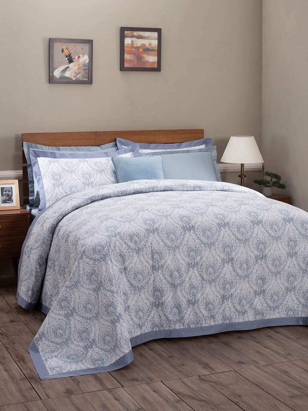 MASPAR Blue & White Printed Pure Cotton 400 TC Double King Duvet Cover With 4 Pillow Covers
MASPAR Blue & White Printed Pure Cotton 400 TC Double King Duvet Cover With 4 Pillow Covers