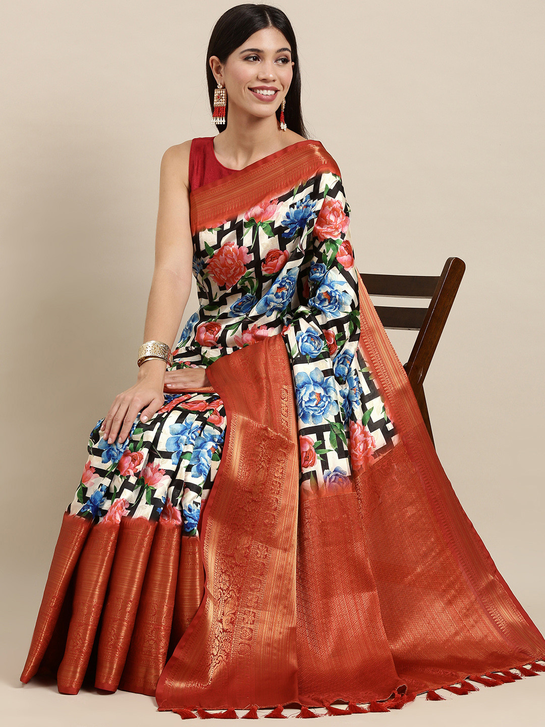 VASTRANAND Off White & Black Floral Print Banarasi Saree 
VASTRANAND Off White & Black Floral Print Banarasi Saree