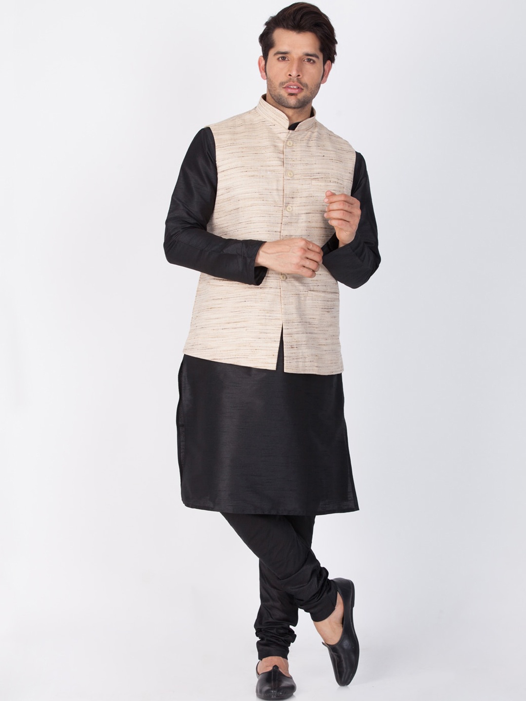VASTRAMAY Men Black Kurta with Churidar & Nehru Jacket
