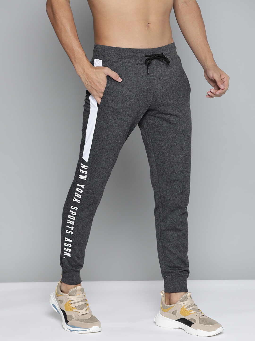 HERE&NOW Men Charcoal Grey Solid Joggers with Contrast Side Panelling