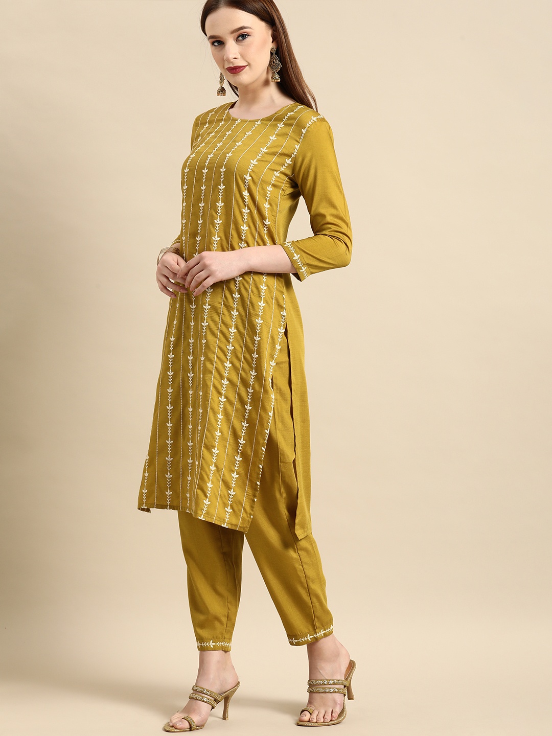all about you Women Mustard Yellow Floral Embroidered Thread Work Kurta with Trousers
all about you Women Mustard Yellow Floral Embroidered Thread Work Kurta with Trousers