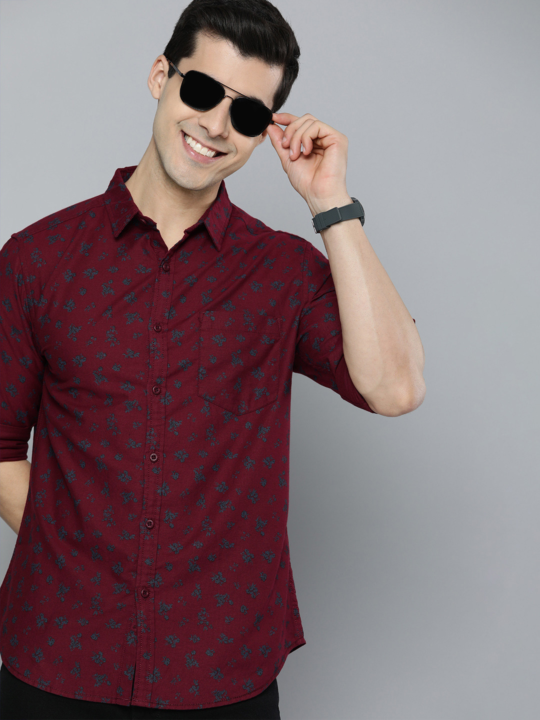 HERE&NOW Men Maroon & Blue Slim Fit Floral Printed Casual Shirt
HERE&NOW Men Maroon & Blue Slim Fit Floral Printed Casual Shirt