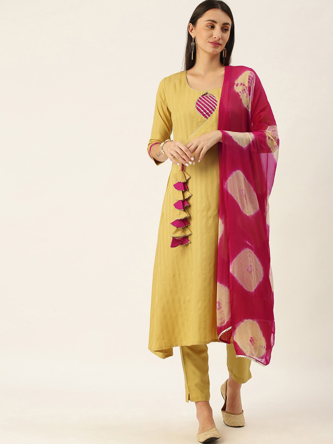 Somras Women Yellow & Pink Bandhani Angrakha Gotta Patti Kurta with Trousers & Dupatta
Somras Women Yellow & Pink Bandhani Angrakha Gotta Patti Kurta with Trousers & Dupatta