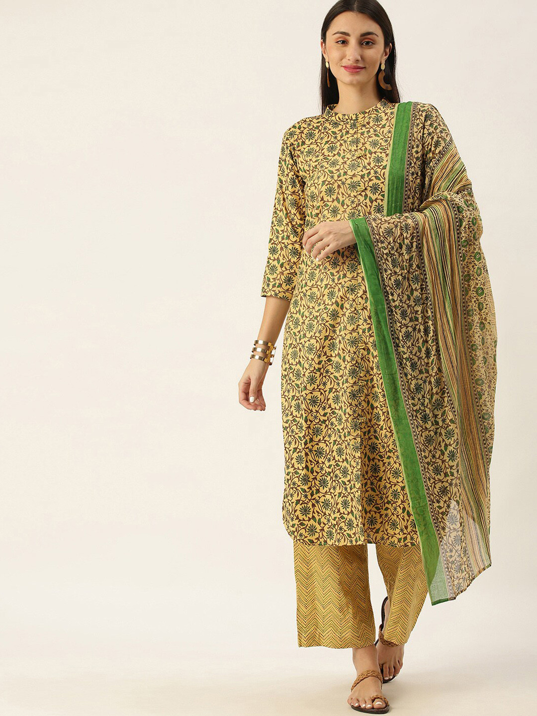 Somras Women Mustard Yellow Floral Printed Pure Cotton Kurta with Palazzos & Dupatta
Somras Women Mustard Yellow Floral Printed Pure Cotton Kurta with Palazzos & Dupatta