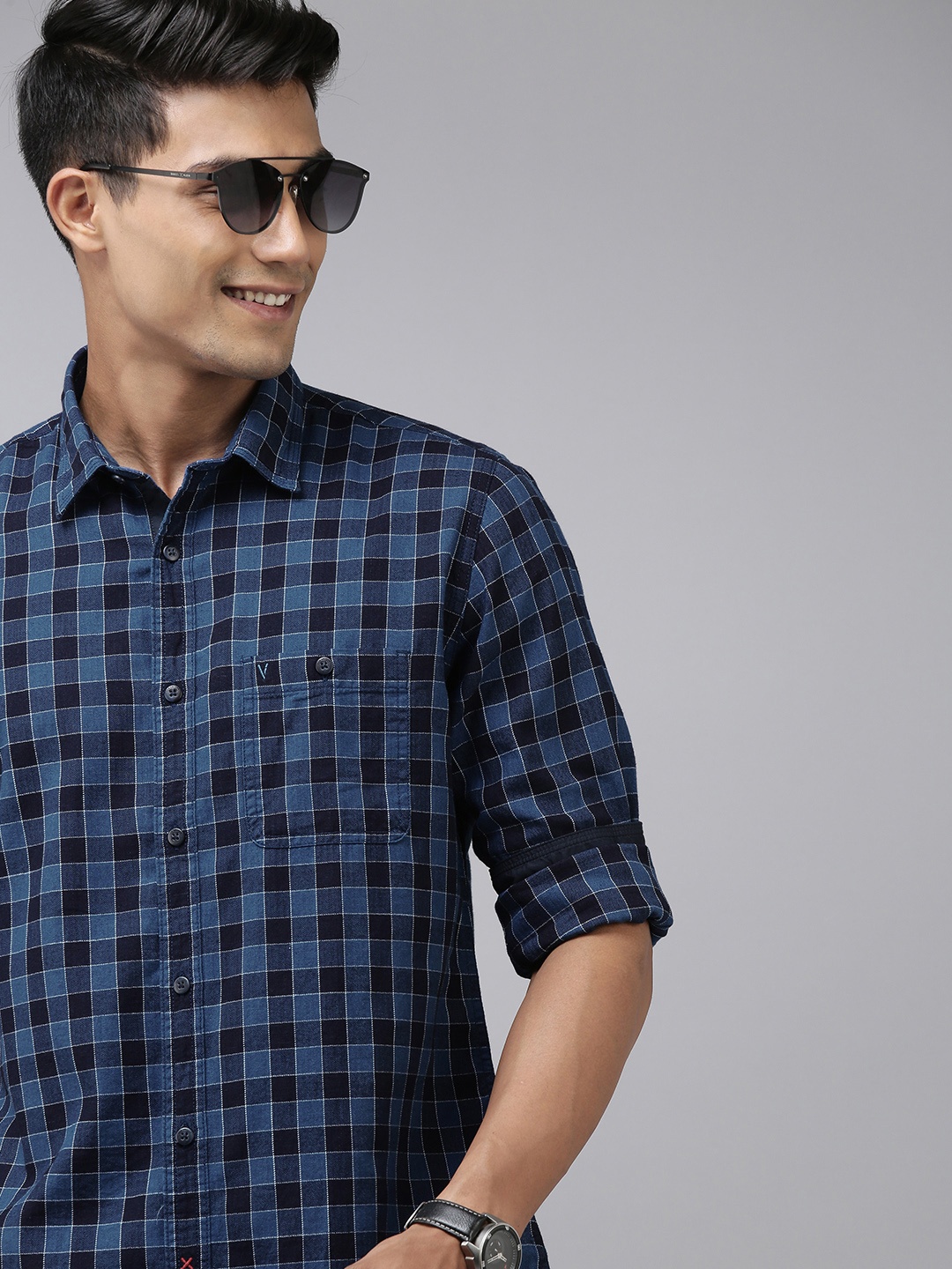 VAN HEUSEN DENIM LABS Men Navy Blue Slim Fit Buffalo Checked Casual Pure Cotton Shirt
VAN HEUSEN DENIM LABS Men Navy Blue Slim Fit Buffalo Checked Casual Pure Cotton Shirt