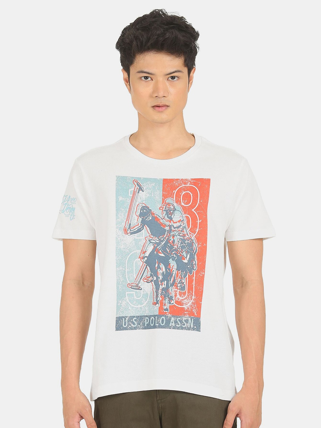 U.S. Polo Assn. Denim Co. Denim Co. Men White & Blue Brand Logo Printed Pure Cotton T-shirt
U.S. Polo Assn. Denim Co. Denim Co. Men White & Blue Brand Logo Printed Pure Cotton T-shirt