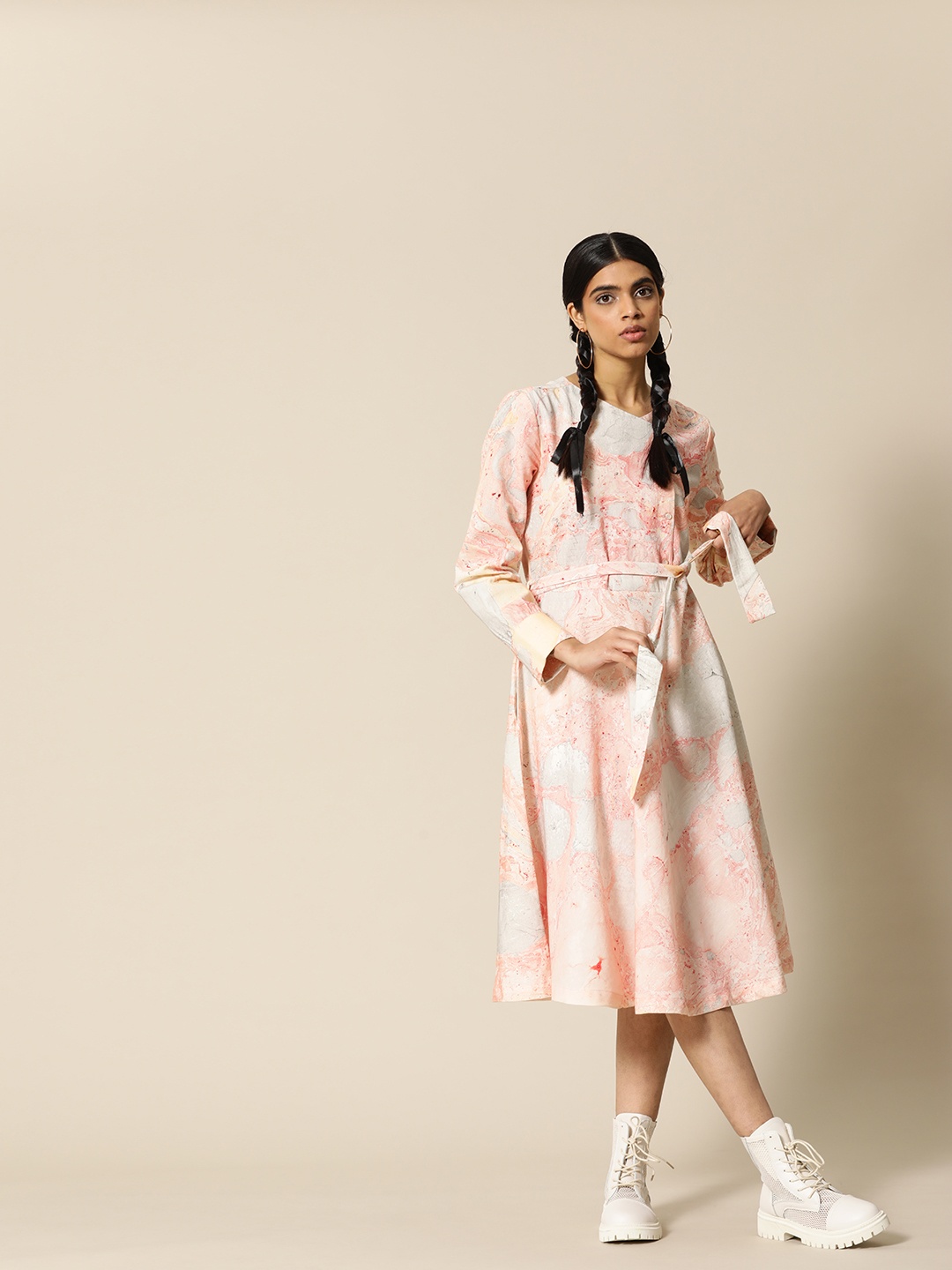 BOWER Peach-Coloured & Grey Coloured Pure Cotton Marble Print A-Line Midi Dress with Belt
BOWER Peach-Coloured & Grey Coloured Pure Cotton Marble Print A-Line Midi Dress with Belt
