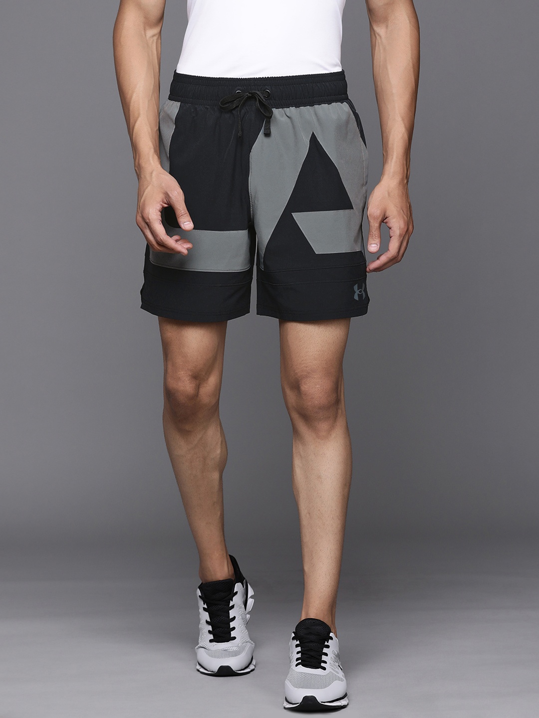 UNDER ARMOUR Men Black Colourblocked Baseline Woven Sports Shorts