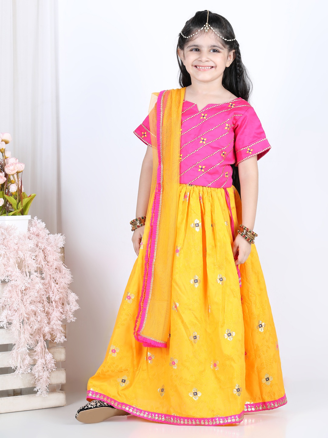 Here&Now X Kinder Kids Girls Pink & Orange Embroidered Ready to Wear Lehenga & Blouse With Dupatta
Here&Now X Kinder Kids Girls Pink & Orange Embroidered Ready to Wear Lehenga & Blouse With Dupatta