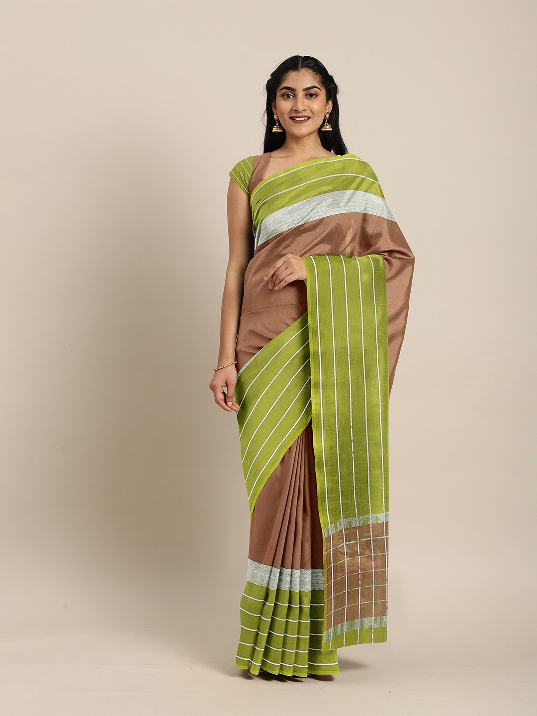 The Chennai Silks Fluorescent Green & Silver-Toned Zari Pure Cotton Fusion Venkatgiri Saree
The Chennai Silks Fluorescent Green & Silver-Toned Zari Pure Cotton Fusion Venkatgiri Saree