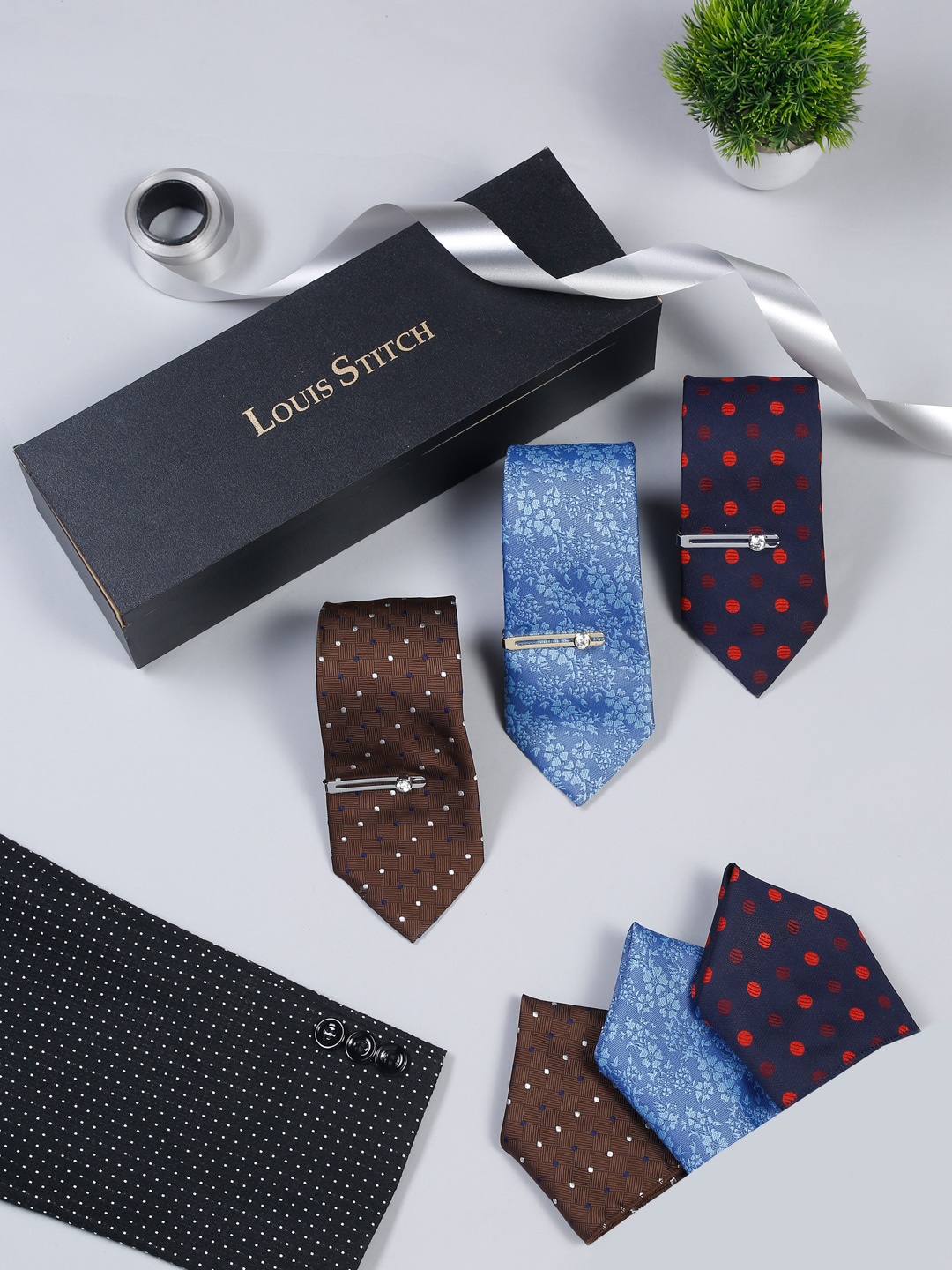 LOUIS STITCH Men Pack of 3 Italian Silk Tie With Pocket Square And Tie Pin Gift Set, Blue
LOUIS STITCH Men Pack of 3 Italian Silk Tie With Pocket Square And Tie Pin Gift Set, Blue