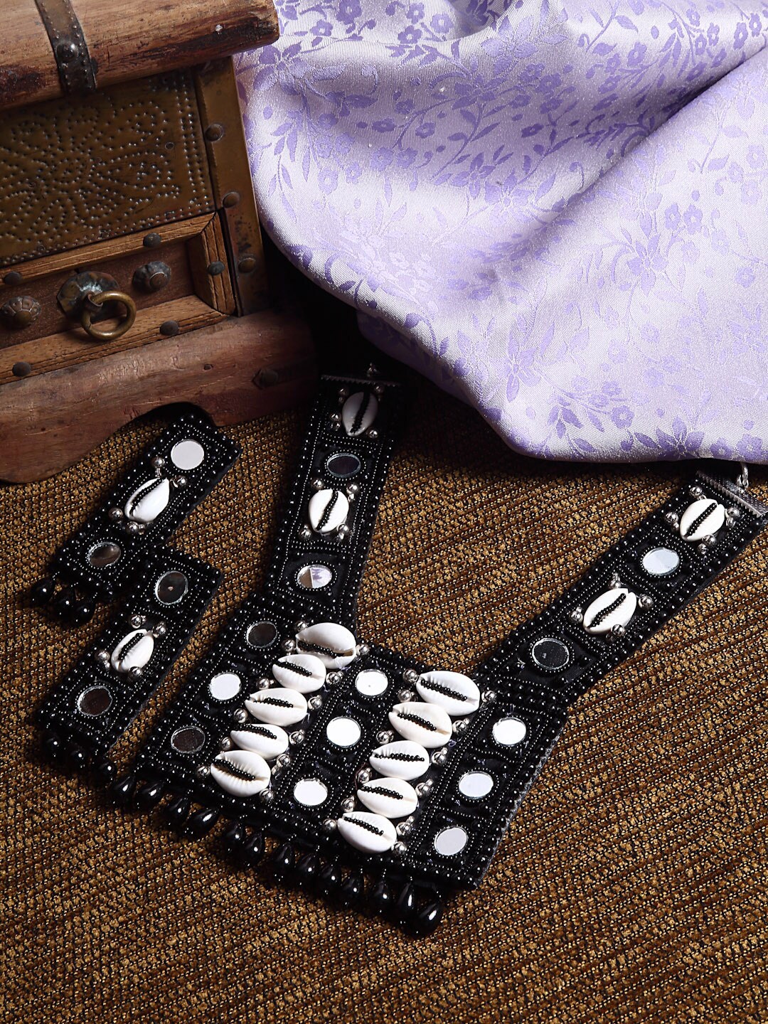 Sargi Black & White Cowri & Pearl Studded & Beaded Tasselled Mirror Jewellery Set
Sargi Black & White Cowri & Pearl Studded & Beaded Tasselled Mirror Jewellery Set