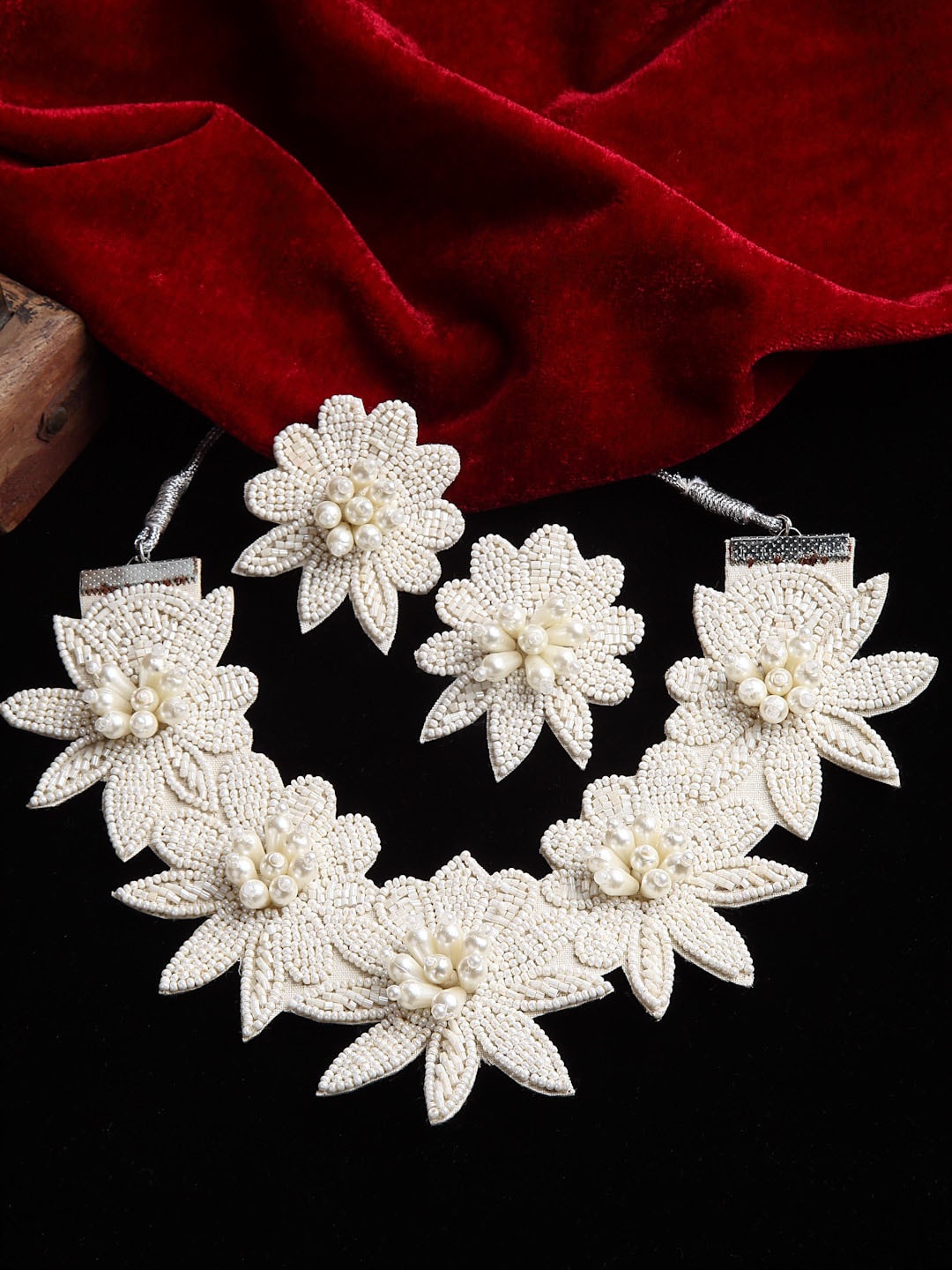 Sargi Silver-Plated Off White Stone-Studded & Beaded Embroidered Floral Jewellery Set
Sargi Silver-Plated Off White Stone-Studded & Beaded Embroidered Floral Jewellery Set