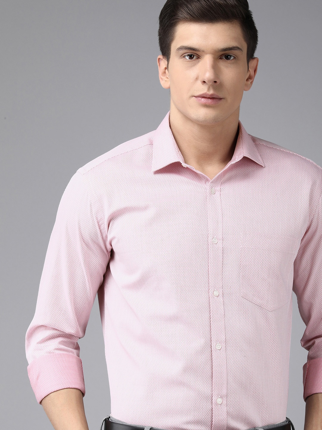 Park Avenue Men Pink Slim Fit Geometric Opaque Self Design Pure Cotton Semiformal Shirt
Park Avenue Men Pink Slim Fit Geometric Opaque Self Design Pure Cotton Semiformal Shirt