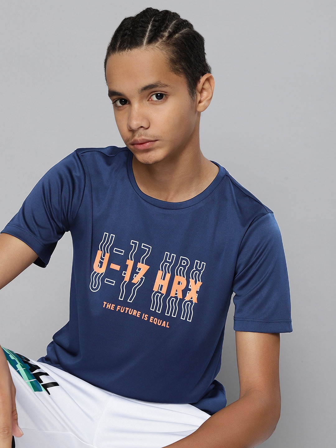HRX By Hrithik Roshan U-17 Boys Estate Blue Rapid-Dry Brand Carrier Tshirts, Navy blue
HRX By Hrithik Roshan U-17 Boys Estate Blue Rapid-Dry Brand Carrier Tshirts, Navy blue