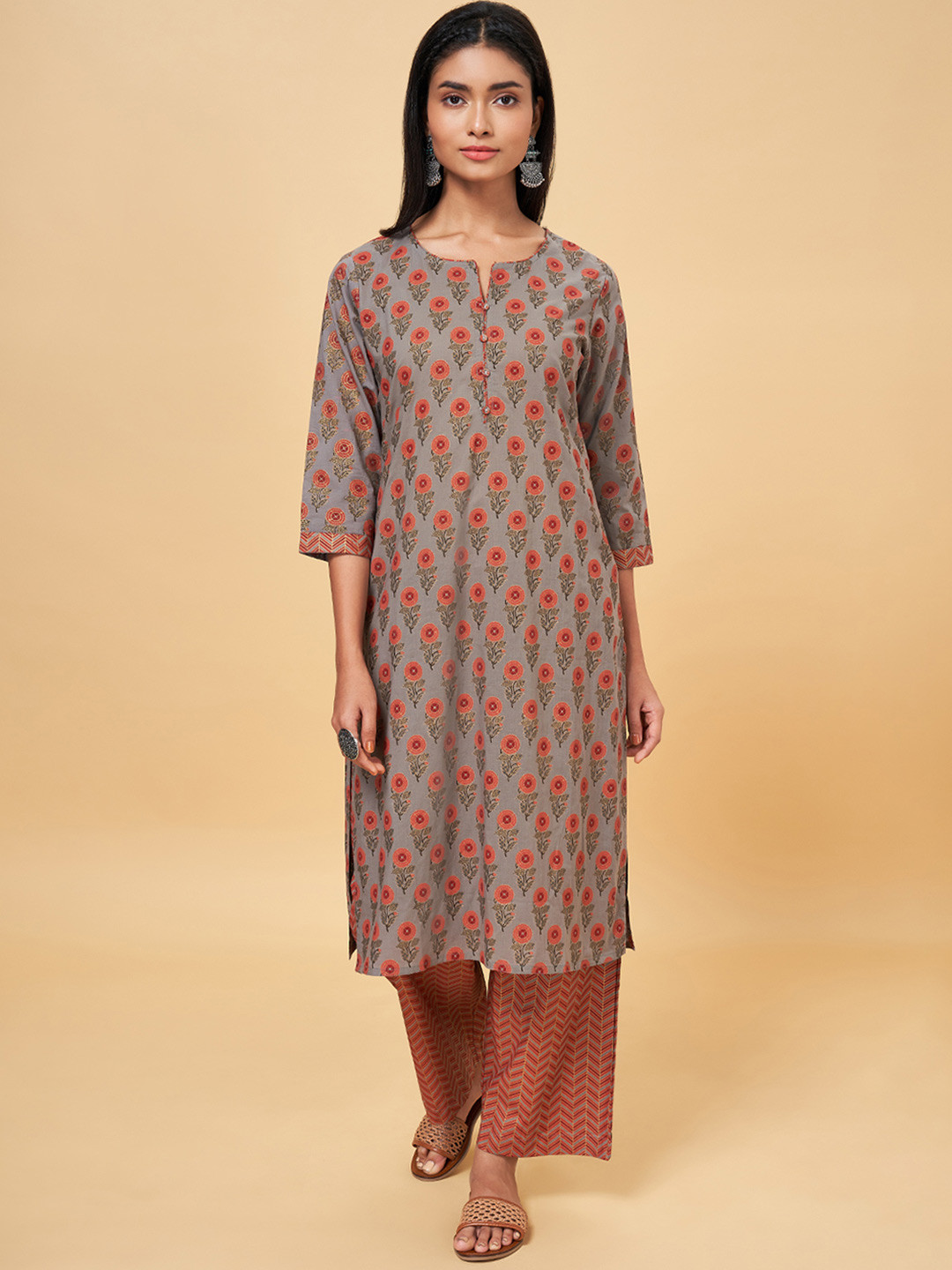 RANGMANCH BY PANTALOONS Women Grey Ethnic Motifs Printed Pure Cotton Kurta with Palazzos
RANGMANCH BY PANTALOONS Women Grey Ethnic Motifs Printed Pure Cotton Kurta with Palazzos
