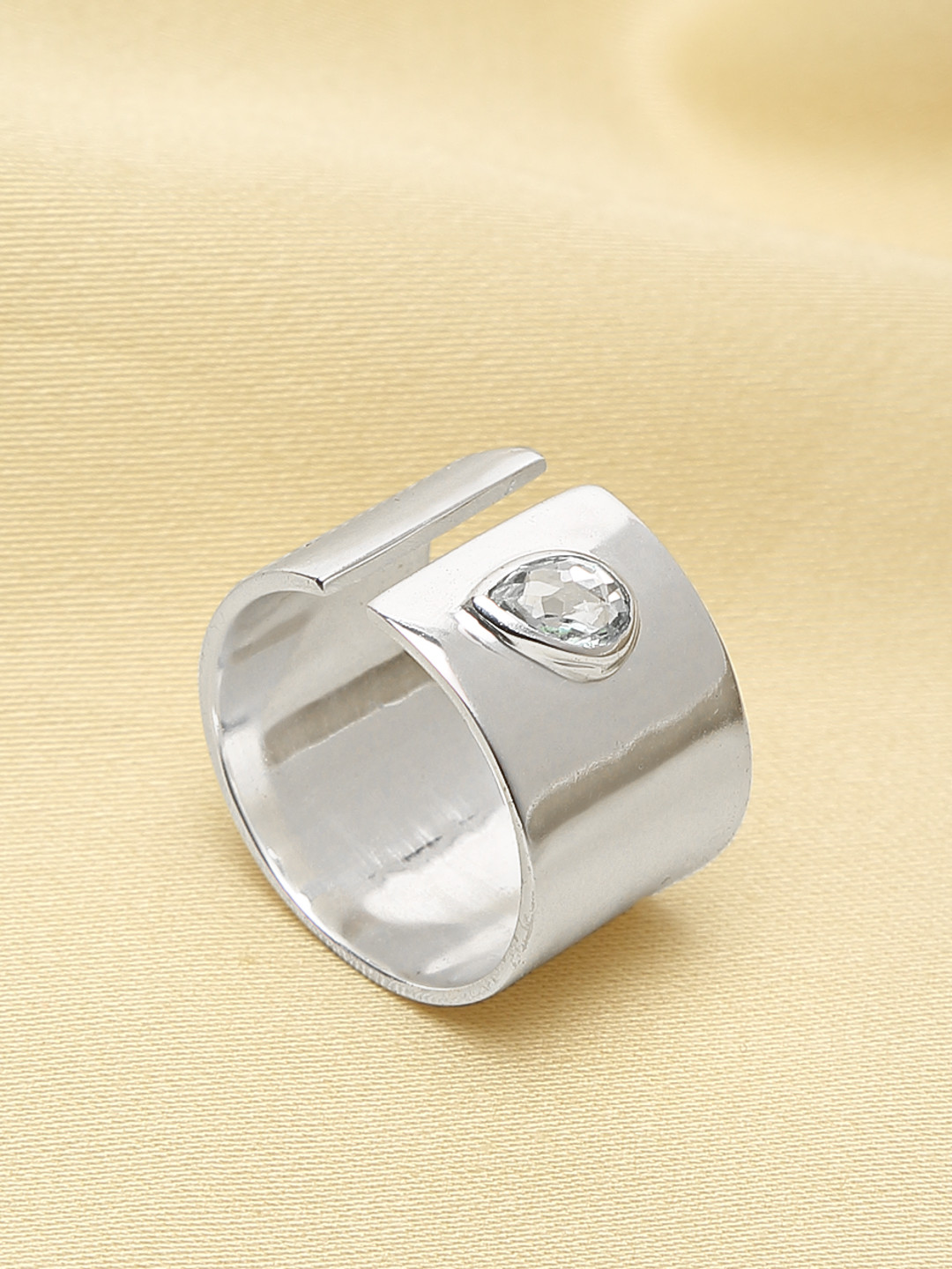 EK BY EKTA KAPOOR Women Silver-Toned Labradorite Stone-Studded Finger Ring 
EK BY EKTA KAPOOR Women Silver-Toned Labradorite Stone-Studded Finger Ring