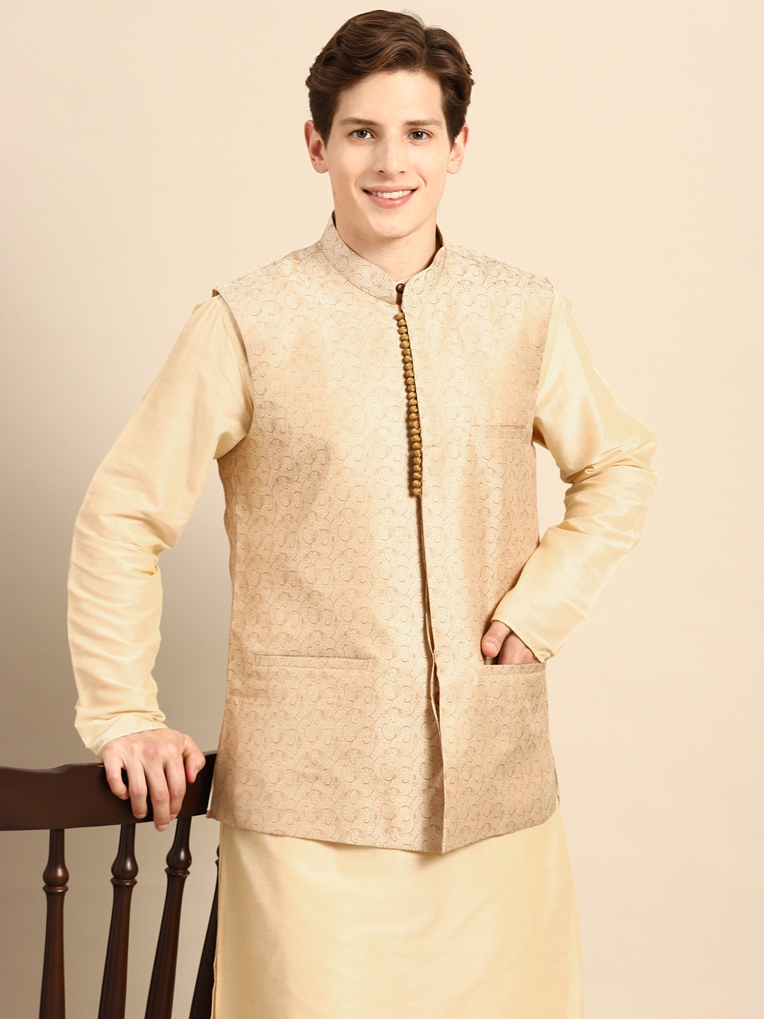 Anouk Men Cream-Coloured Solid Straight Sustainable Kurta Pyjamas & Woven Nehru Jacket
Anouk Men Cream-Coloured Solid Straight Sustainable Kurta Pyjamas & Woven Nehru Jacket