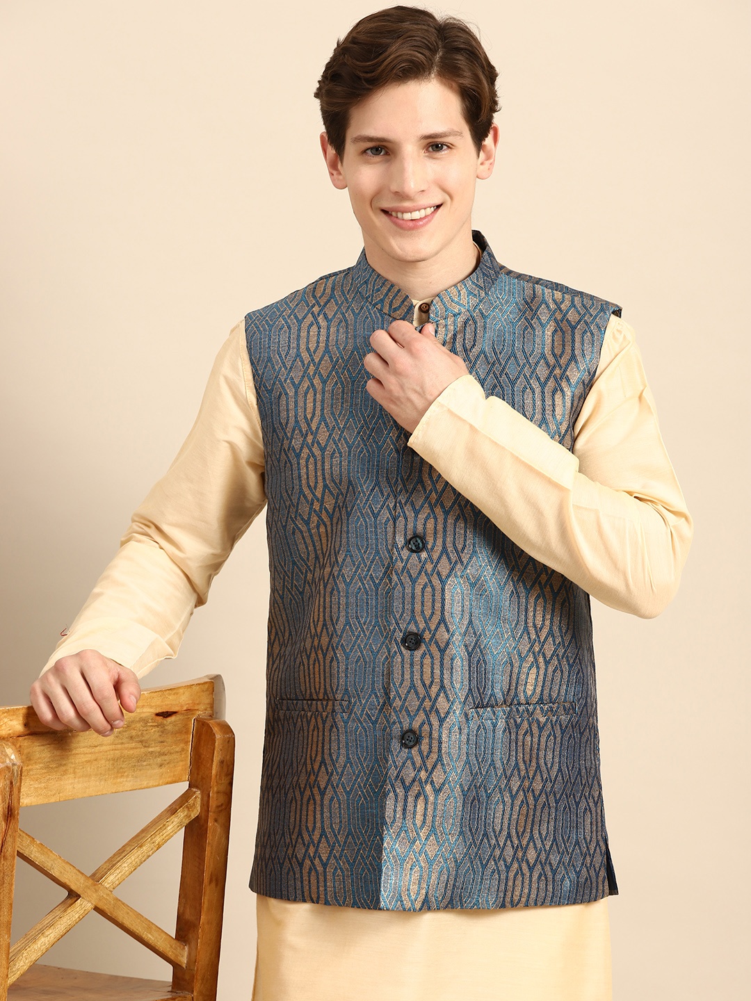 Anouk Men Cream-Coloured Solid Straight Sustainable Kurta Pyjamas & Woven Nehru Jacket
Anouk Men Cream-Coloured Solid Straight Sustainable Kurta Pyjamas & Woven Nehru Jacket