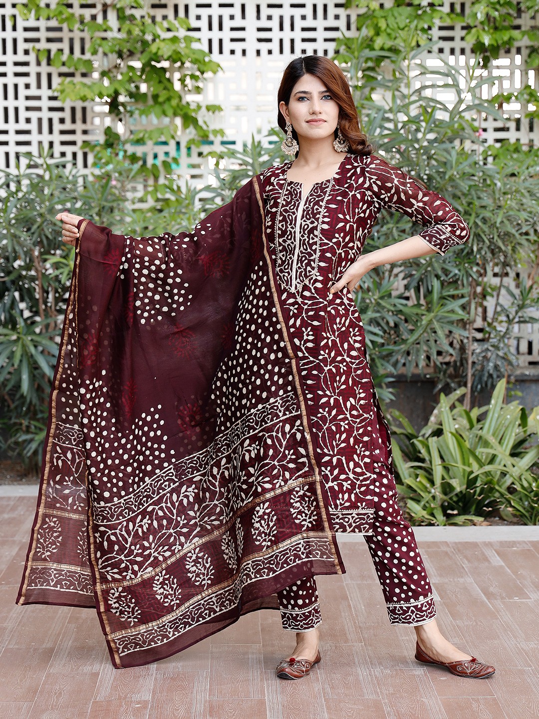 PHEETA Women Burgundy Floral Printed Chanderi Cotton Kurta with Trousers & With Dupatta
PHEETA Women Burgundy Floral Printed Chanderi Cotton Kurta with Trousers & With Dupatta