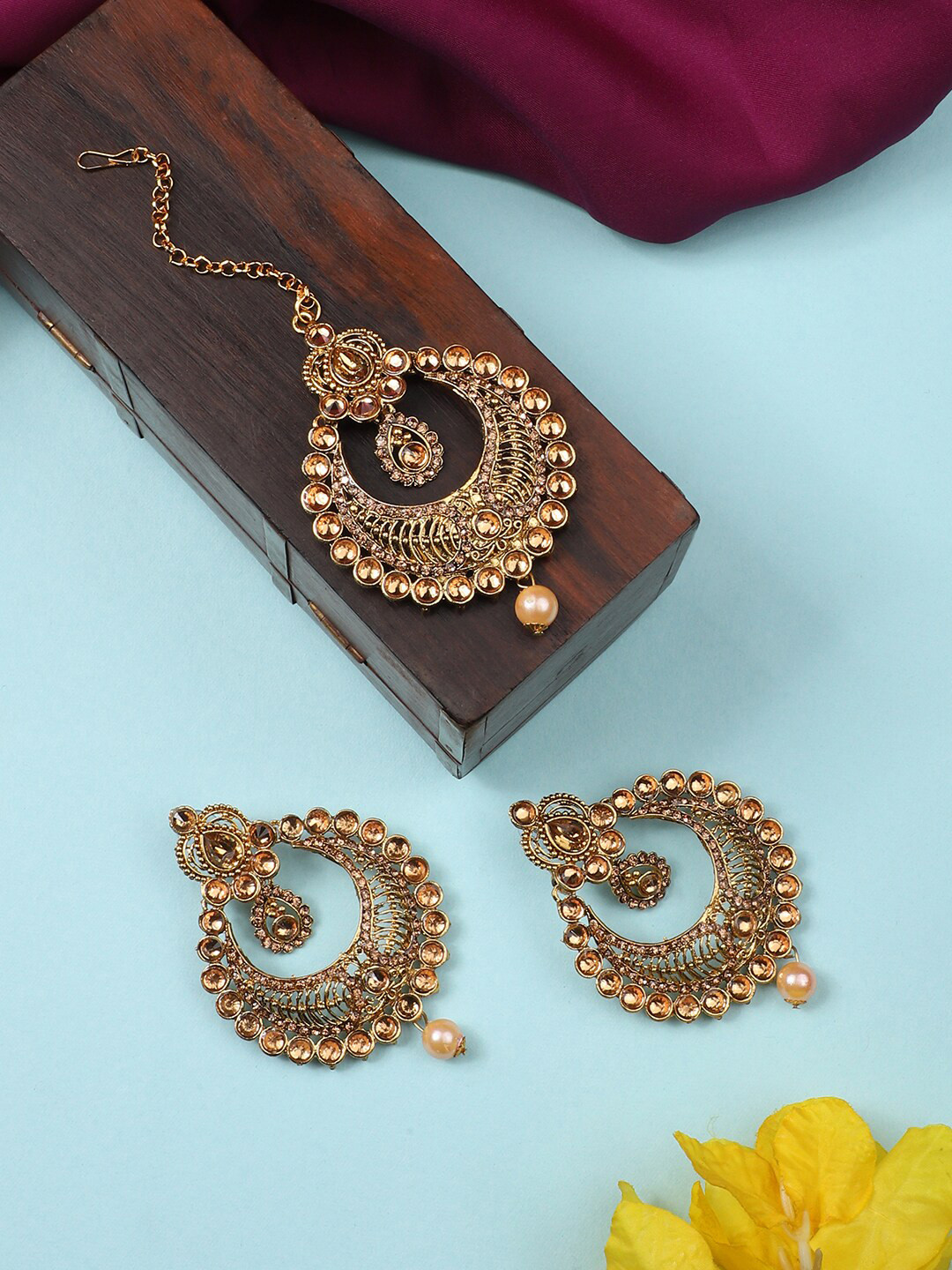 ANIKAS CREATION Gold-Plated Pink Stone Studded Chandbali Style Maang Tikka & Earring Set
ANIKAS CREATION Gold-Plated Pink Stone Studded Chandbali Style Maang Tikka & Earring Set