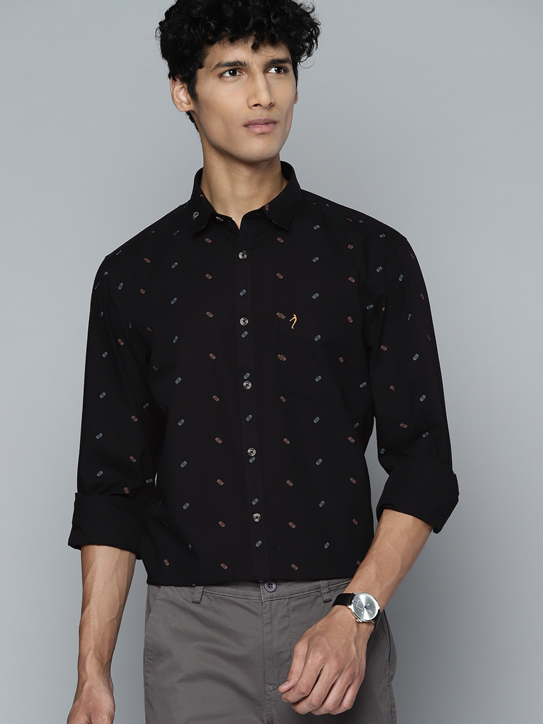Indian Terrain Men Black Slim Fit Geometric Printed Pure Cotton Shirt
Indian Terrain Men Black Slim Fit Geometric Printed Pure Cotton Shirt