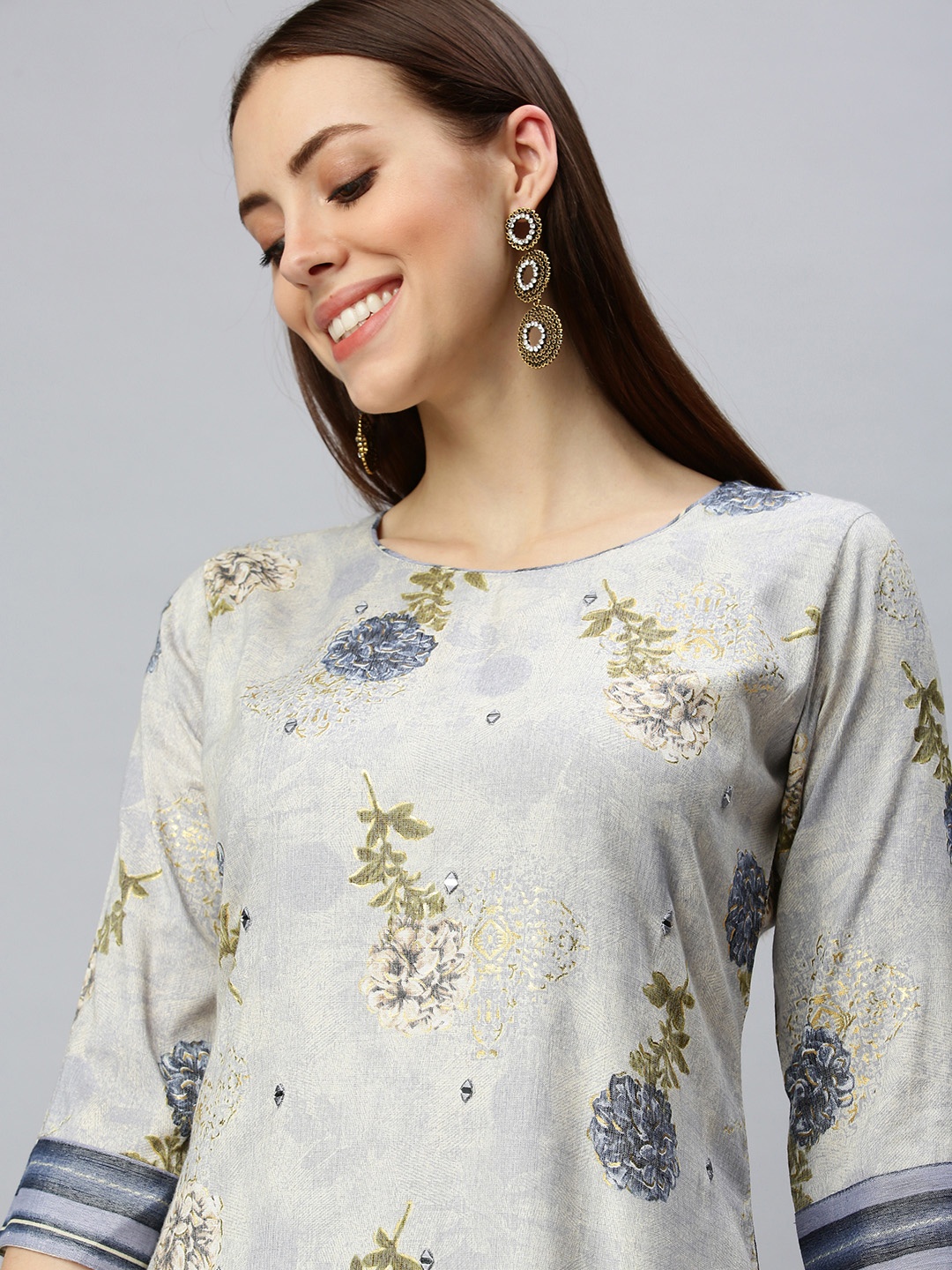 SHOWOFF Women Blue Floral Round Neck Three-Quarter Sleeves Mirror Work Kurti with Trousers
SHOWOFF Women Blue Floral Round Neck Three-Quarter Sleeves Mirror Work Kurti with Trousers