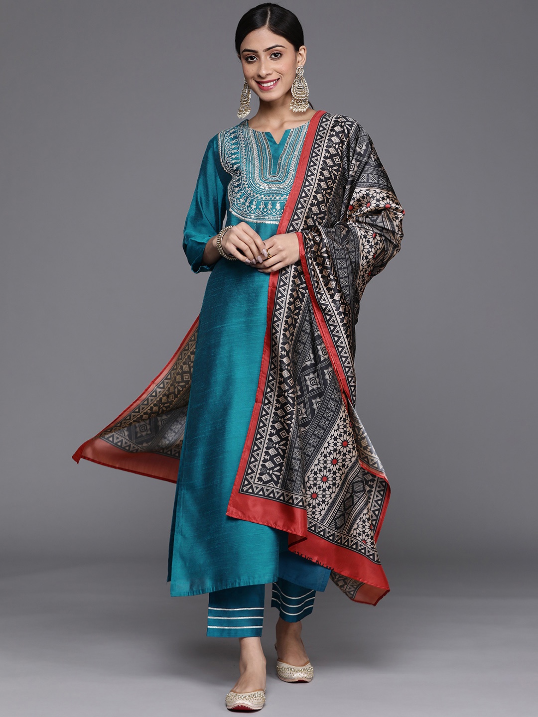 Varanga Women Teal Green Ethnic Motifs Yoke Design Kurta with Trousers & With Dupatta
Varanga Women Teal Green Ethnic Motifs Yoke Design Kurta with Trousers & With Dupatta