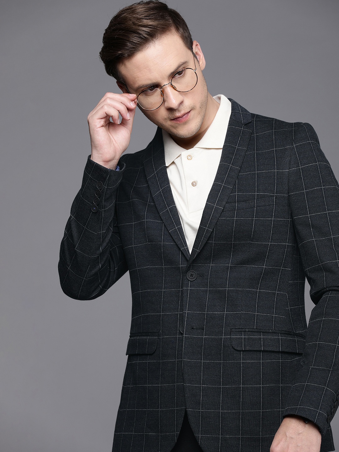 Louis Philippe Sport Men Navy Blue Striped Super Slim Fit Single-Breasted Blazer
Louis Philippe Sport Men Navy Blue Striped Super Slim Fit Single-Breasted Blazer